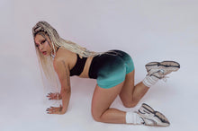 Load image into Gallery viewer, Seamless Ombré Scrunch Shorts
