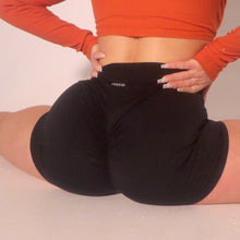 Load image into Gallery viewer, Classic Scrunch Short